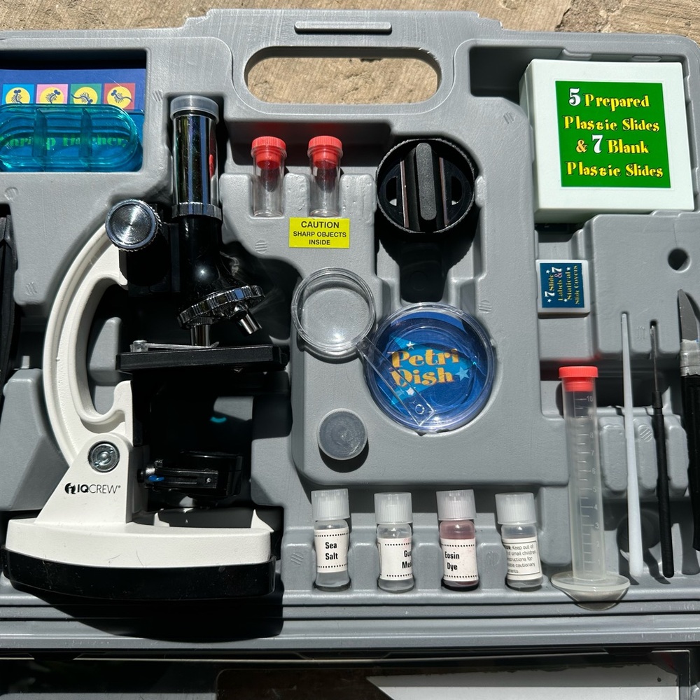 IQ Crew 52 Piece Microscope Set with Manual - Picture 3 of 6